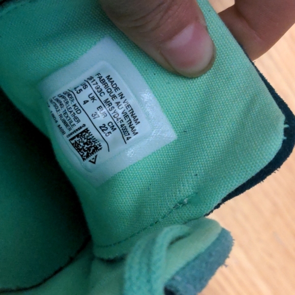 two-tone green and mint converse - Picture 4 of 4